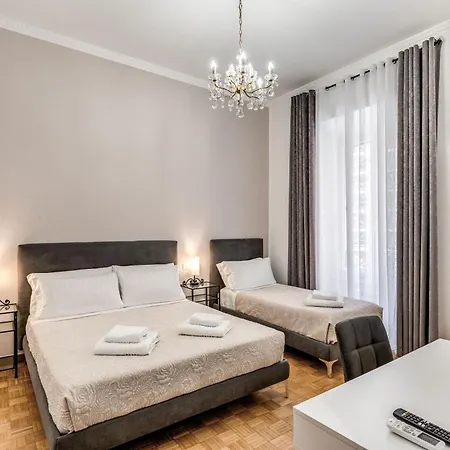 Vatican Eagle Apartman *