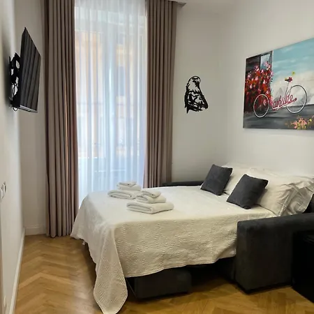 Vatican Eagle Apartment *